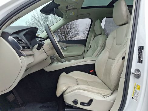 Used 2023 Volvo XC90 B6 Ultimate w/ Protection Package Premier image 13