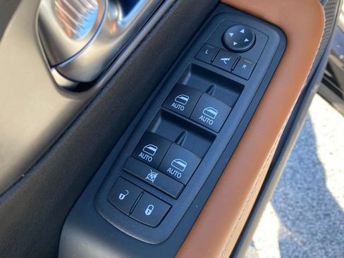 New 2026 Chrysler Pacifica Pinnacle AWD/4WD image 12