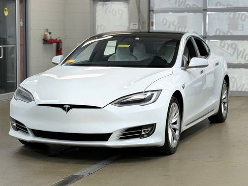 Used 2020 Tesla Model S Performance AWD/4WD image 3