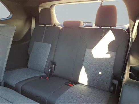 Used 2025 GMC Acadia Elevation image 21