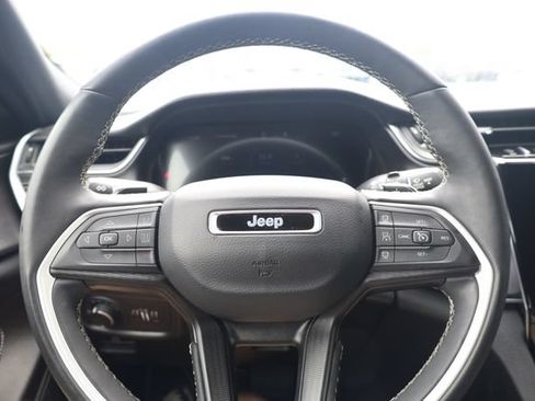 Used 2024 Jeep Grand Cherokee Laredo AWD/4WD image 16