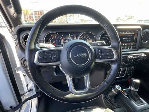 Used 2022 Jeep Gladiator Overland image 18