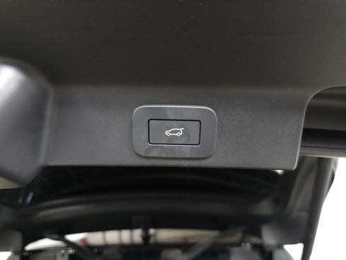 Used 2025 Jaguar F-PACE R-Dynamic S AWD/4WD image 8