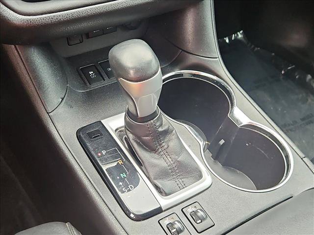 Used 2017 Toyota Highlander SE FWD image 16