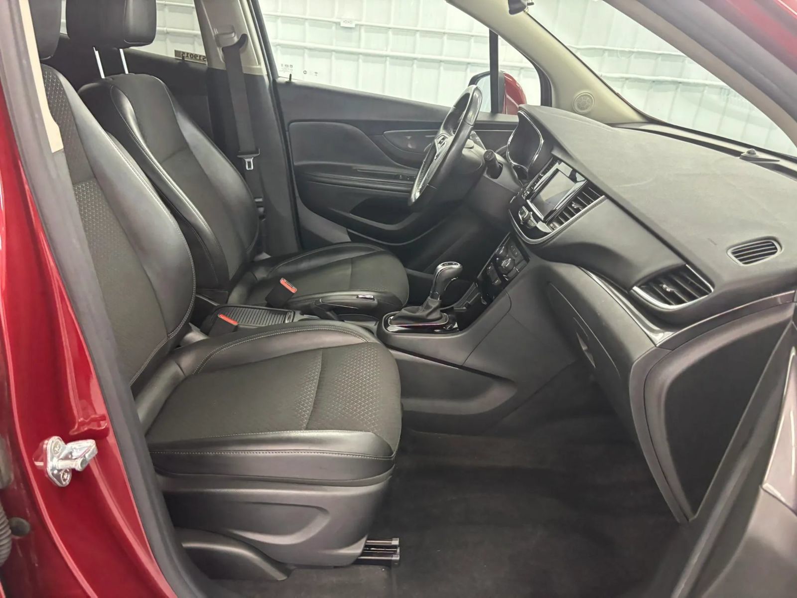 Used 2022 Buick Encore Preferred AWD/4WD image 41