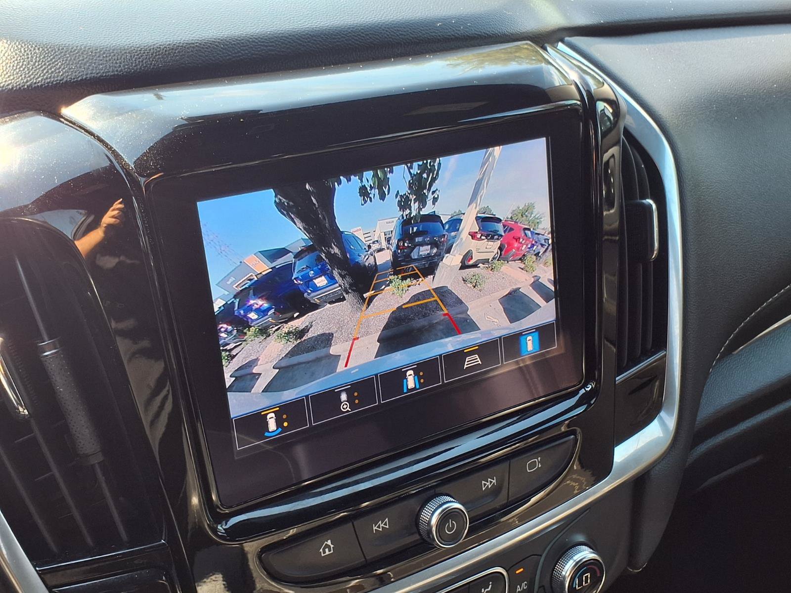 Used 2022 Chevrolet Traverse LT w/ LT Premium Package FWD image 20