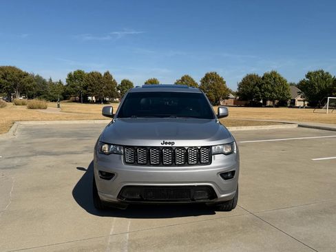 Used 2020 Jeep Grand Cherokee Altitude image 2