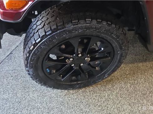 Used 2022 Jeep Wrangler Unlimited Sahara AWD/4WD image 4