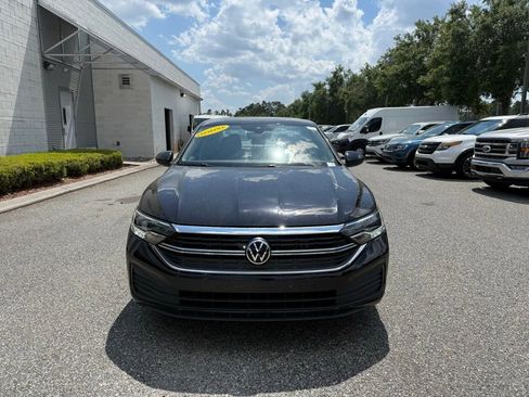 Used 2024 Volkswagen Jetta SE image 3