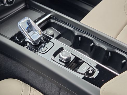 New 2026 Volvo XC60 B5 Plus w/ Protection Package Premier image 23