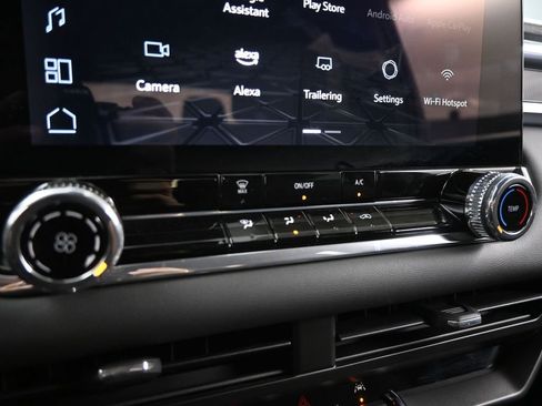 Used 2024 GMC Canyon Elevation image 21