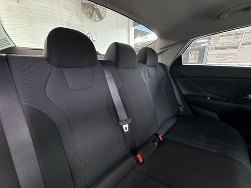 Used 2026 Hyundai Elantra SE FWD image 26