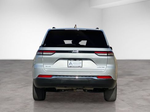 Used 2023 Jeep Grand Cherokee Limited w/ Trailer Tow Prep Group (B) AWD/4WD image 4