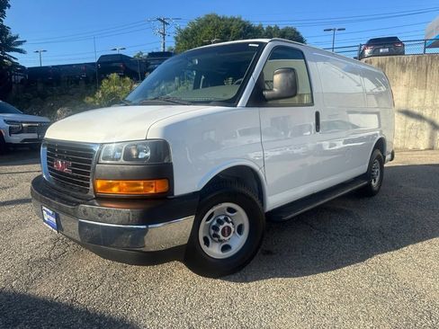 Used 2019 GMC Savana 2500 w/ Driver Convenience Package RWD image 2