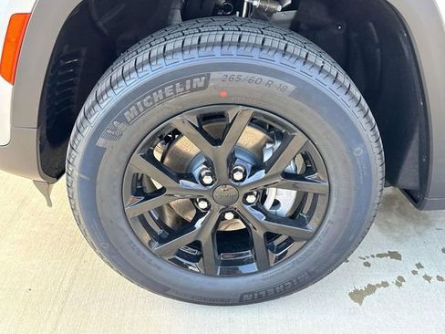 New 2025 Jeep Grand Cherokee Altitude RWD image 3