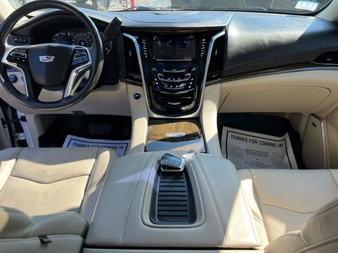Used 2018 Cadillac Escalade ESV Premium Luxury AWD/4WD image 23