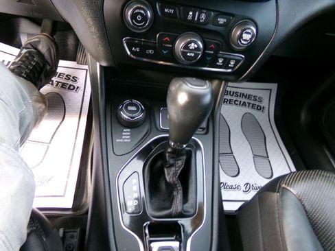 Used 2020 Jeep Cherokee Limited AWD/4WD image 25