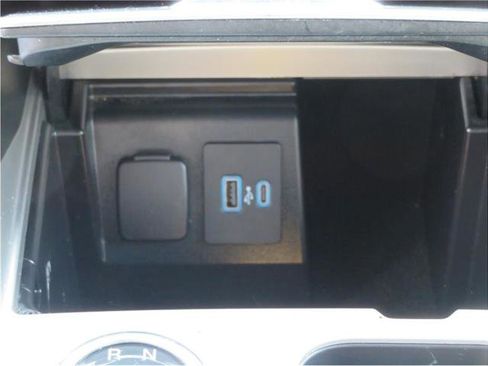 Used 2021 Ford Explorer Limited image 29