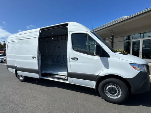Used 2025 Mercedes-Benz Sprinter 2500 image 4