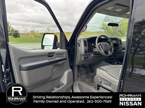 Used 2016 Nissan NV 3500 SV w/ SV Technology Package RWD image 10
