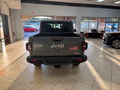 Used 2021 Jeep Gladiator Overland w/ Popular Equipment Package image 7