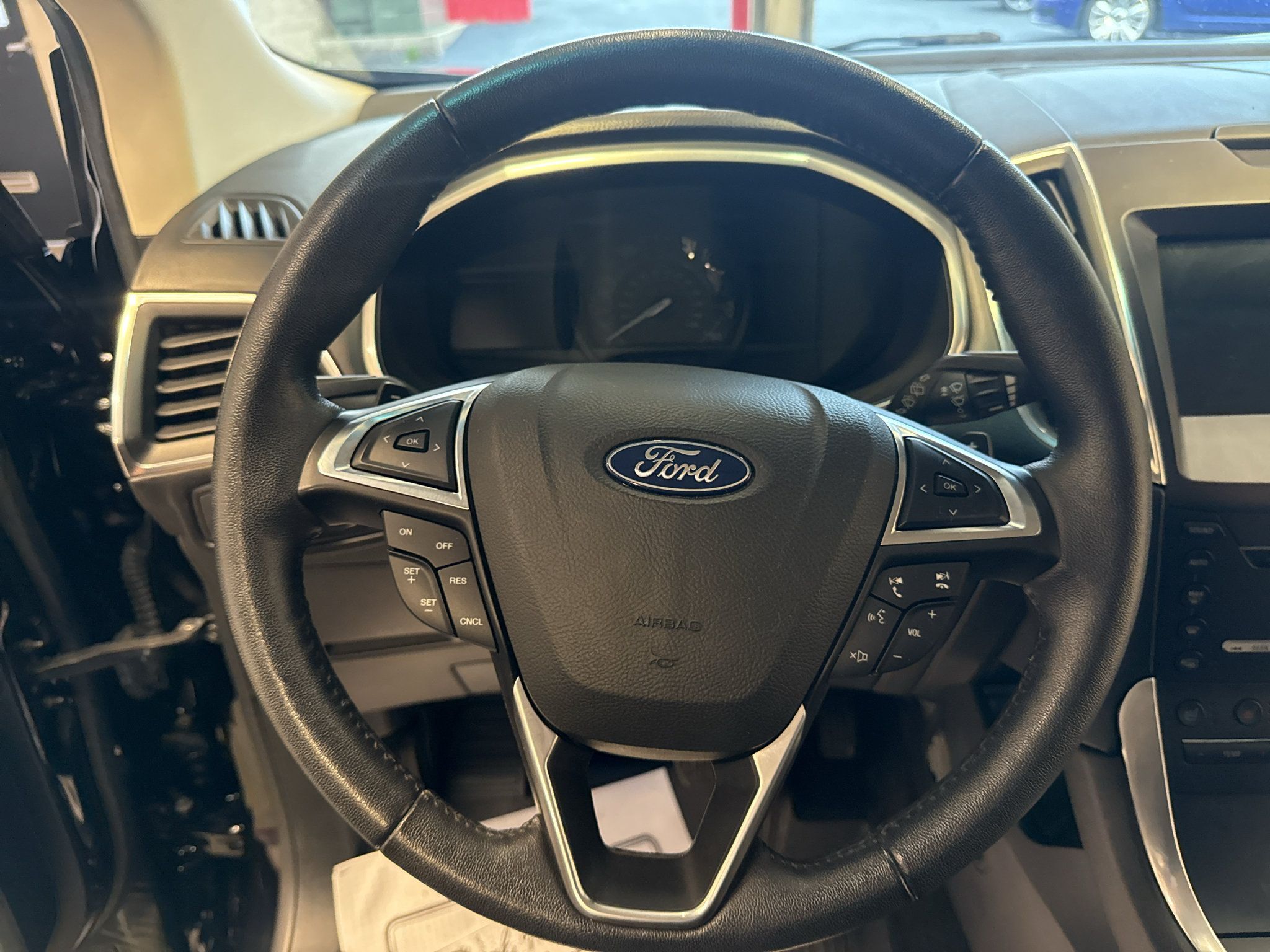 Used 2018 Ford Edge Titanium w/ Equipment Group 301A AWD/4WD image 18