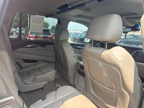 Used 2015 Cadillac Escalade Luxury AWD/4WD image 10