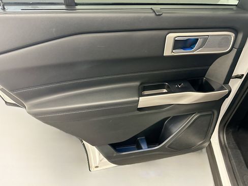 Used 2023 Ford Explorer Limited image 26