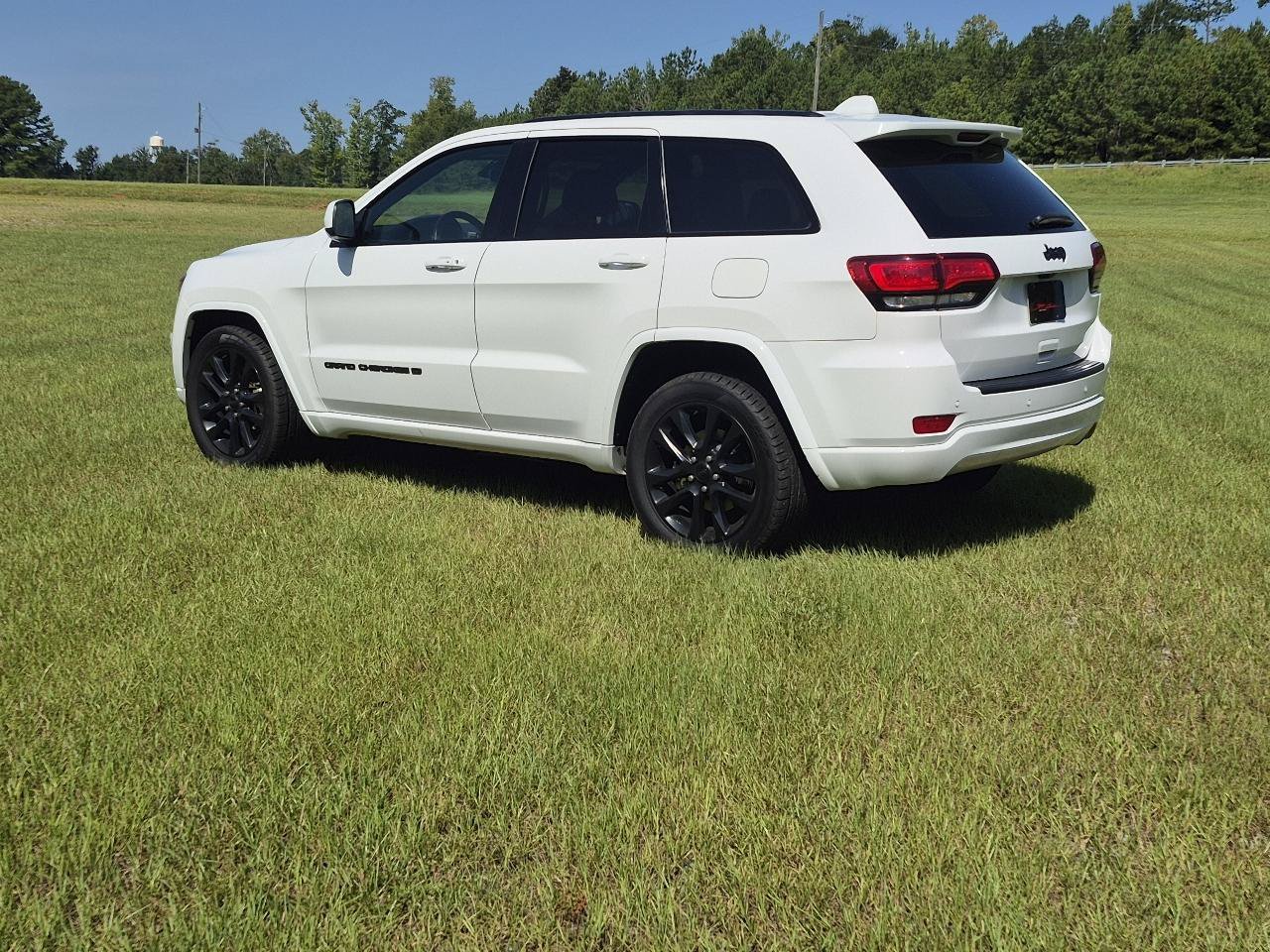 Used 2022 Jeep Grand Cherokee Laredo X RWD image 6