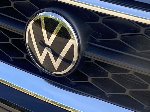 Used 2024 Volkswagen Taos SE image 31