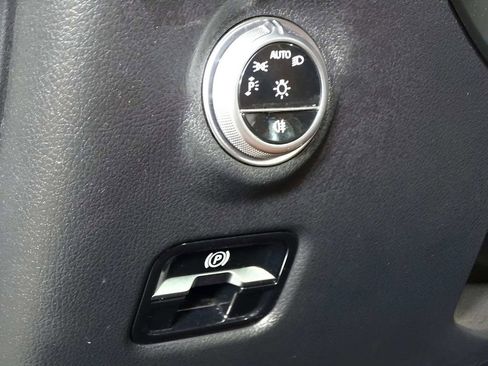 Used 2025 Mercedes-Benz C 300 4MATIC Sedan image 32