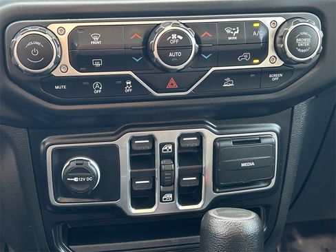 Used 2023 Jeep Gladiator Overland image 23