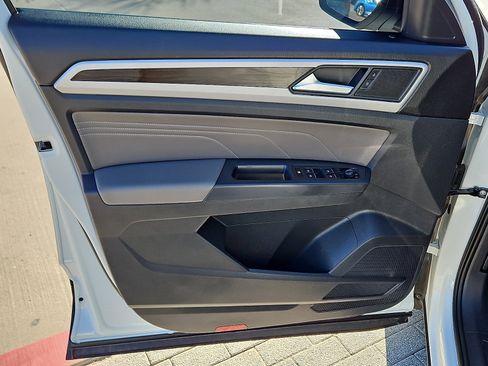 Used 2023 Volkswagen Atlas SE image 12