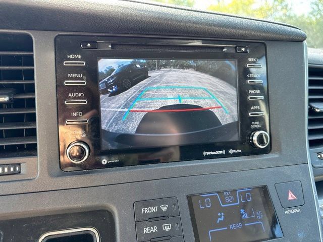 Used 2018 Toyota Sienna SE FWD image 11