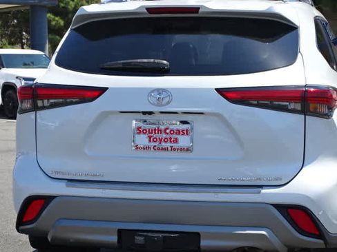 Used 2022 Toyota Highlander Platinum AWD/4WD image 14
