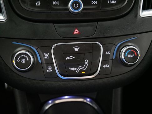 Used 2017 Chevrolet Malibu LT image 23