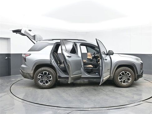 Used 2025 Chevrolet Equinox ACTIV w/ Safety and Technology Package image 52