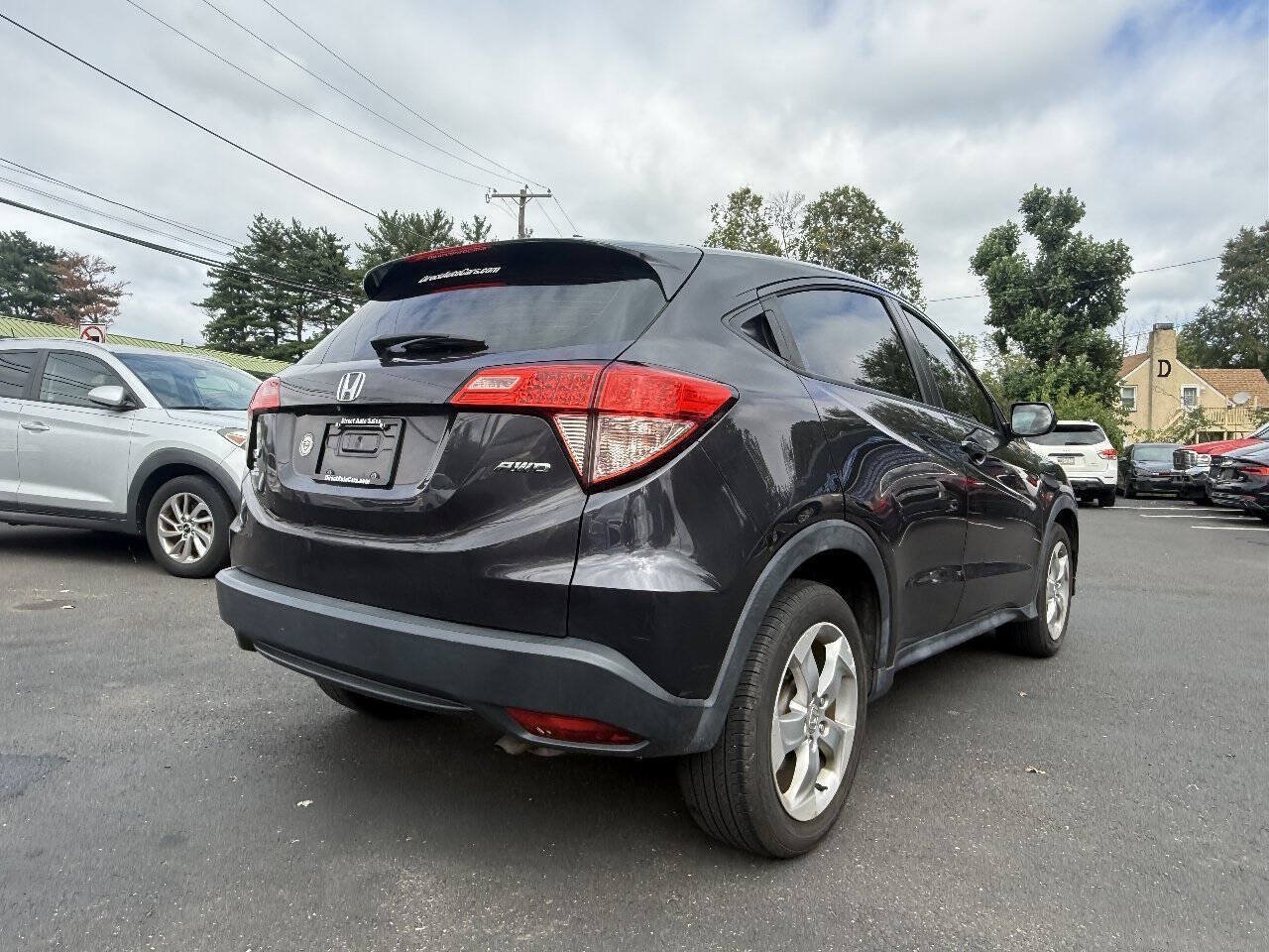 Used 2017 Honda HR-V LX image 10