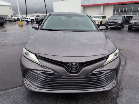 Used 2019 Toyota Camry XLE FWD image 8