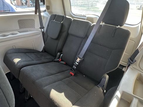 Used 2020 Dodge Grand Caravan SE w/ UConnect Hands-Free Group image 11