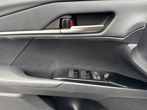 Used 2025 Toyota Camry SE image 16