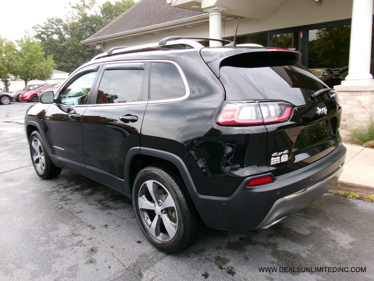 Used 2019 Jeep Cherokee Limited w/ Technology Group AWD/4WD image 4