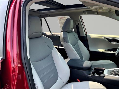 Used 2019 Toyota RAV4 Limited AWD/4WD image 29