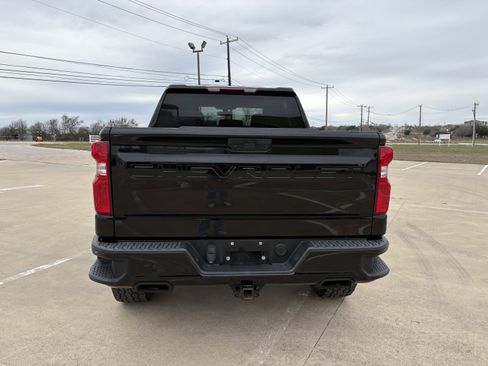 Used 2019 Chevrolet Silverado 1500 Custom Trail Boss w/ Custom Convenience Package image 4