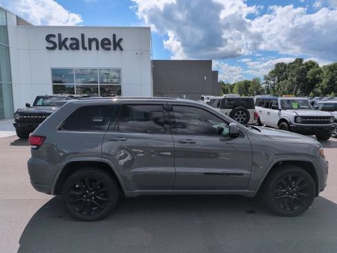 Used 2019 Jeep Grand Cherokee Altitude AWD/4WD image 8