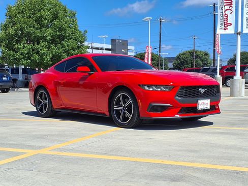 Used 2024 Ford Mustang Coupe RWD image 3