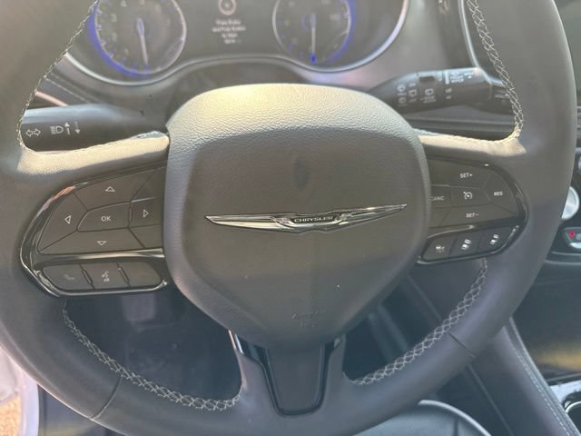 Used 2025 Chrysler Pacifica Limited FWD image 15