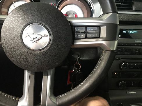 Used 2010 Ford Mustang GT RWD image 21