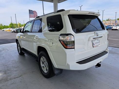 Used 2020 Toyota 4Runner SR5 Premium w/ Moonroof Package AWD/4WD image 4