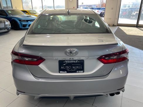 Used 2021 Toyota Camry SE image 6